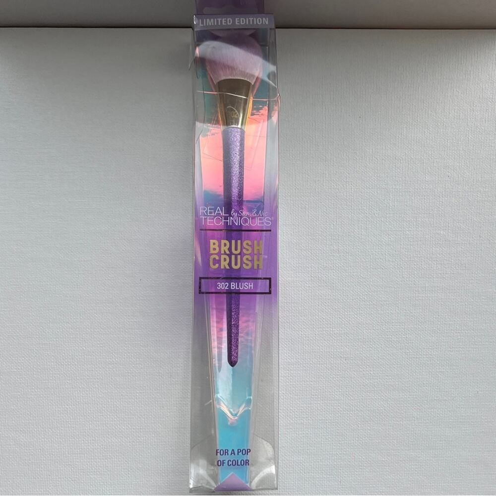 Real Techniques by Sam & Nic Limited Edition  Makeup Beauty Blush  Brush NWT